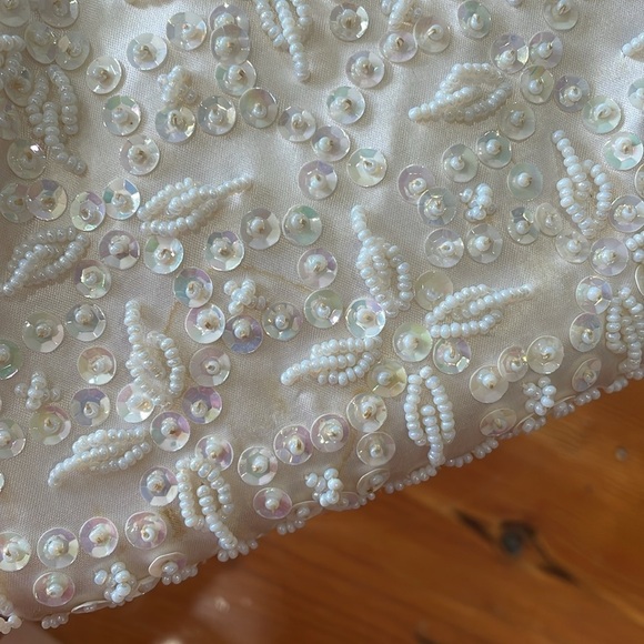 White beaded clutch by Debbie division of John wind Imports made in Hong Kong - Picture 6 of 12